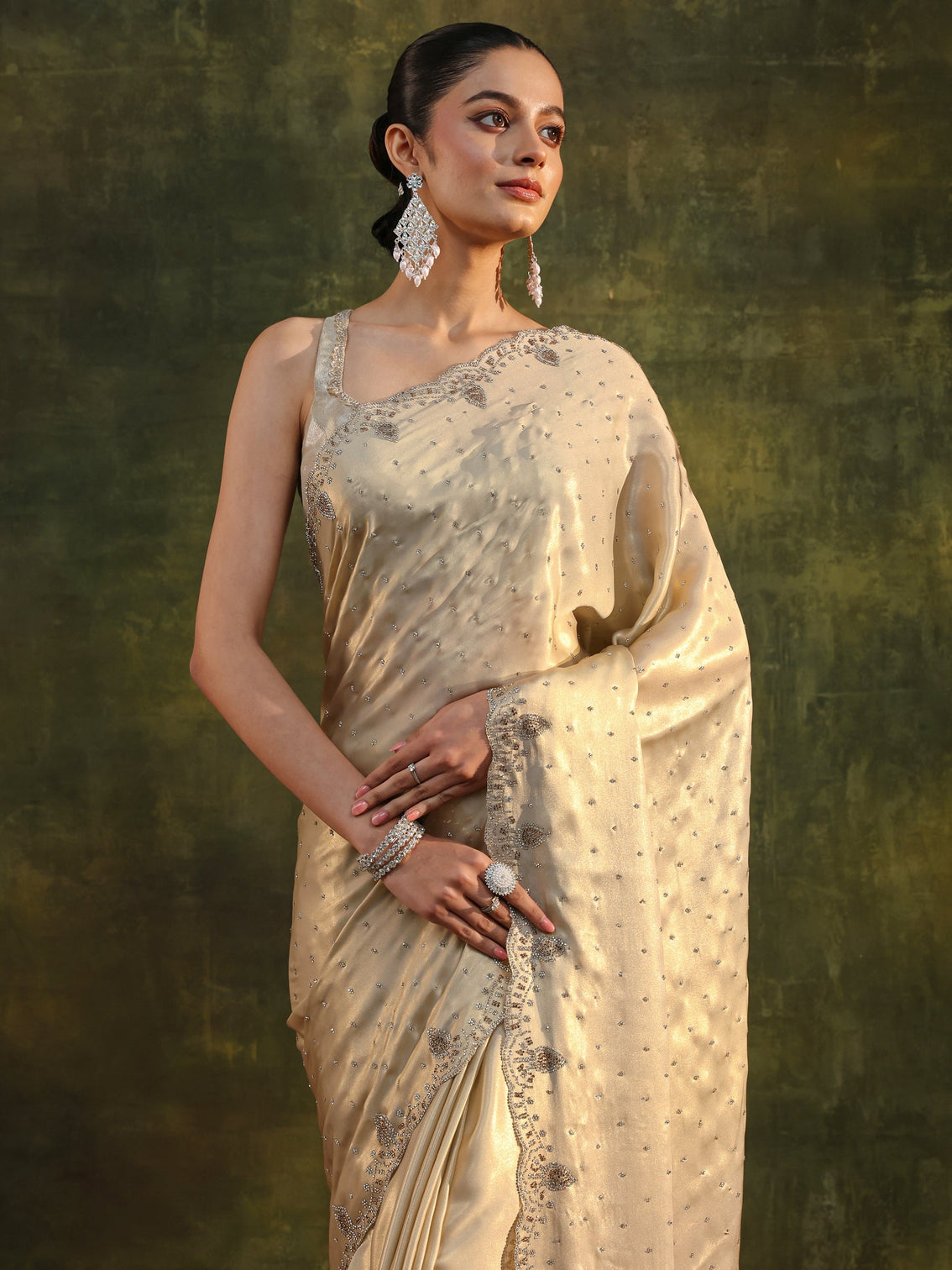 Mameraa Art Ivory Embellished Silk Blend Saree With Unstitched Blouse Piece