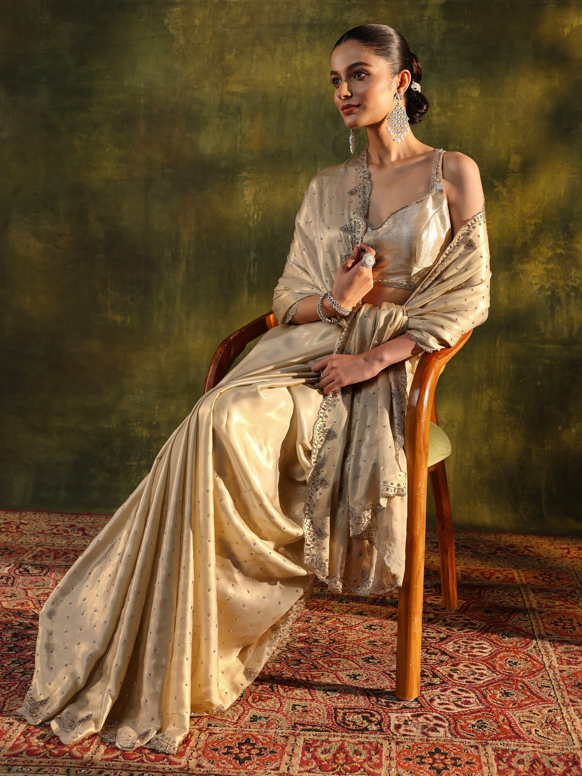 Mameraa Art Ivory Embellished Silk Blend Saree With Unstitched Blouse Piece