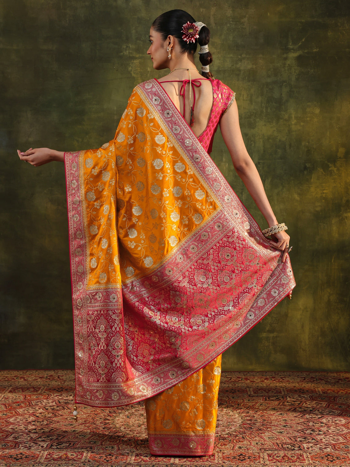 Mameraa Art Mustard Woven Design Silk Blend Banarasi Saree With Unstitched Blouse Piece