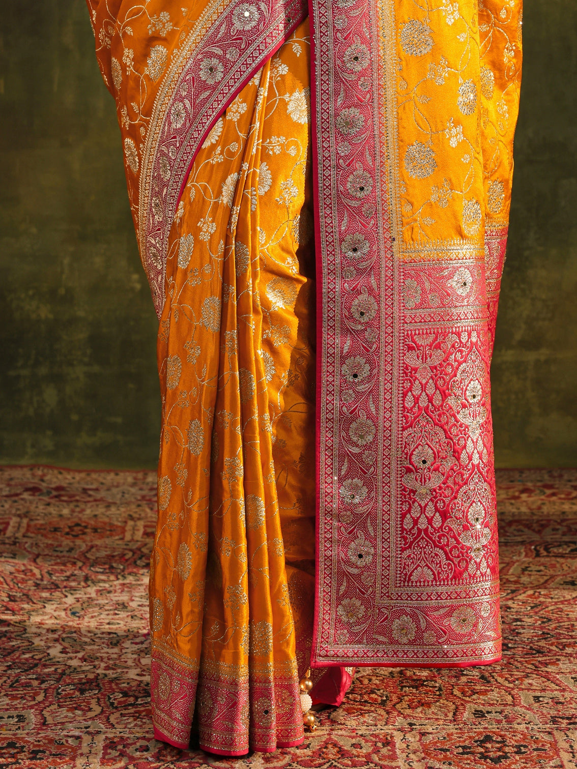 Mameraa Art Mustard Woven Design Silk Blend Banarasi Saree With Unstitched Blouse Piece