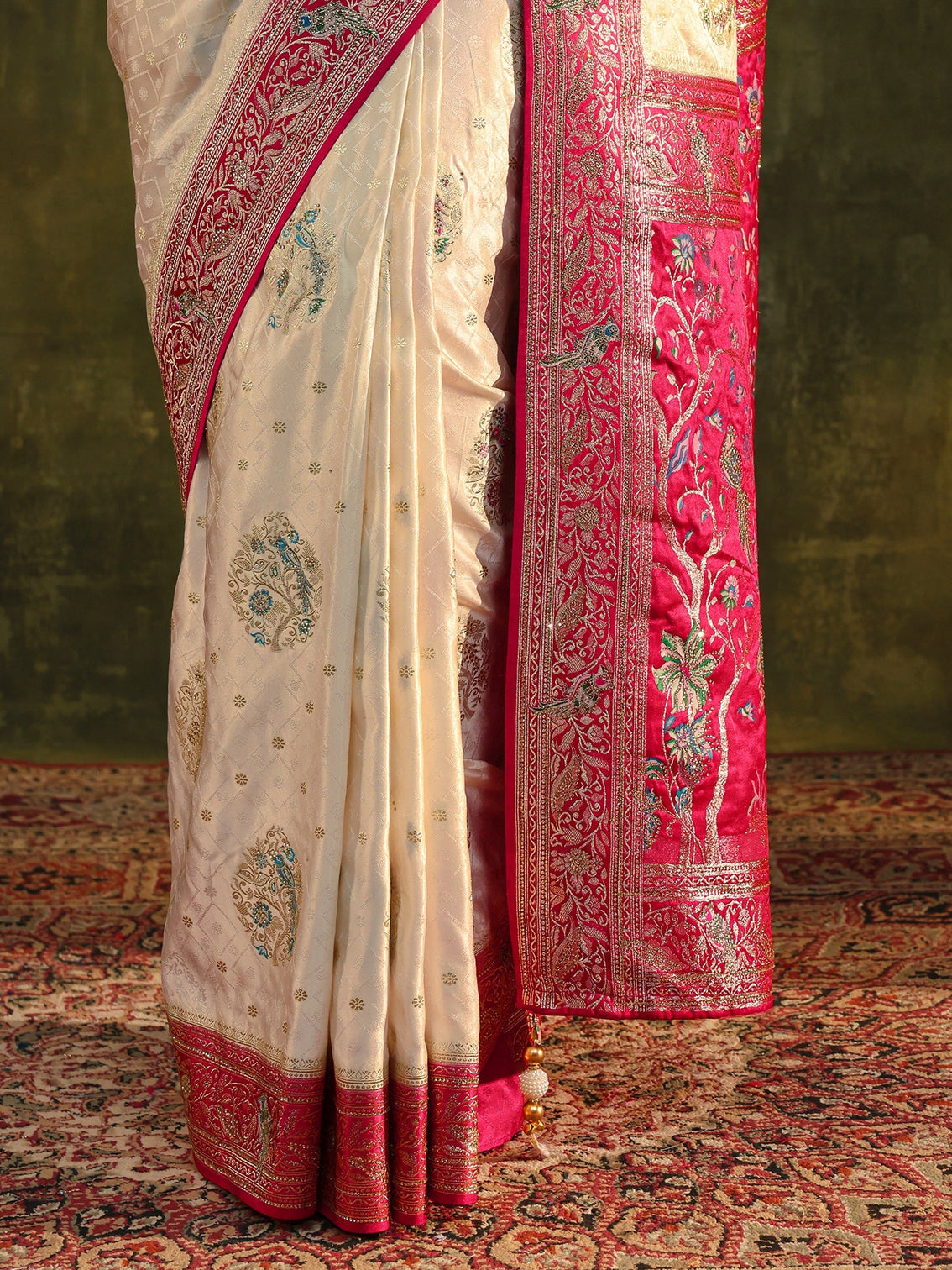 Mameraa Art Off White Ethnic Woven Design Satin Saree With Unstitched Blouse Piece