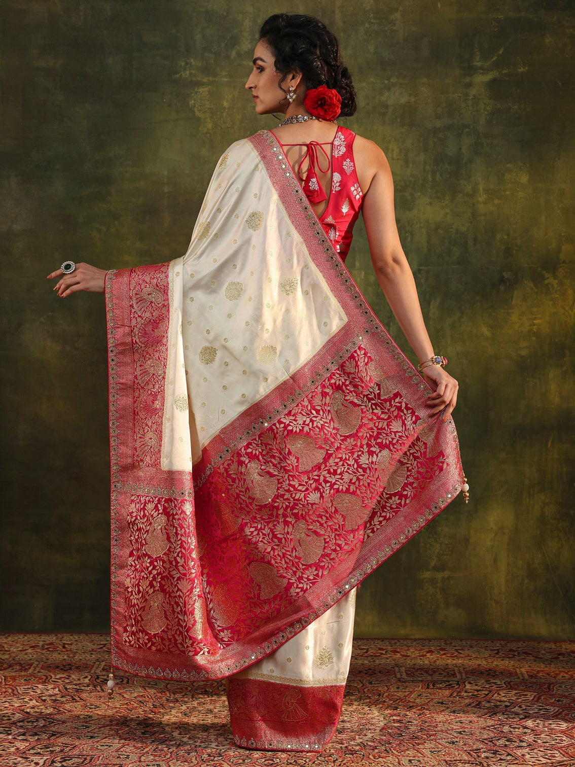 Mameraa Ivory Woven Design Satin Banarasi Saree With Unstitched Blouse Piece