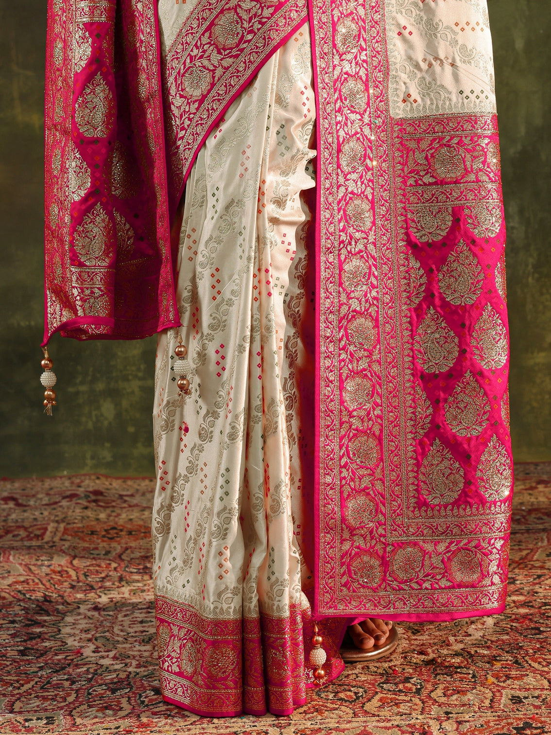 Mameraa Art Ivory Gharchola Satin Saree With Unstitched Blouse Piece
