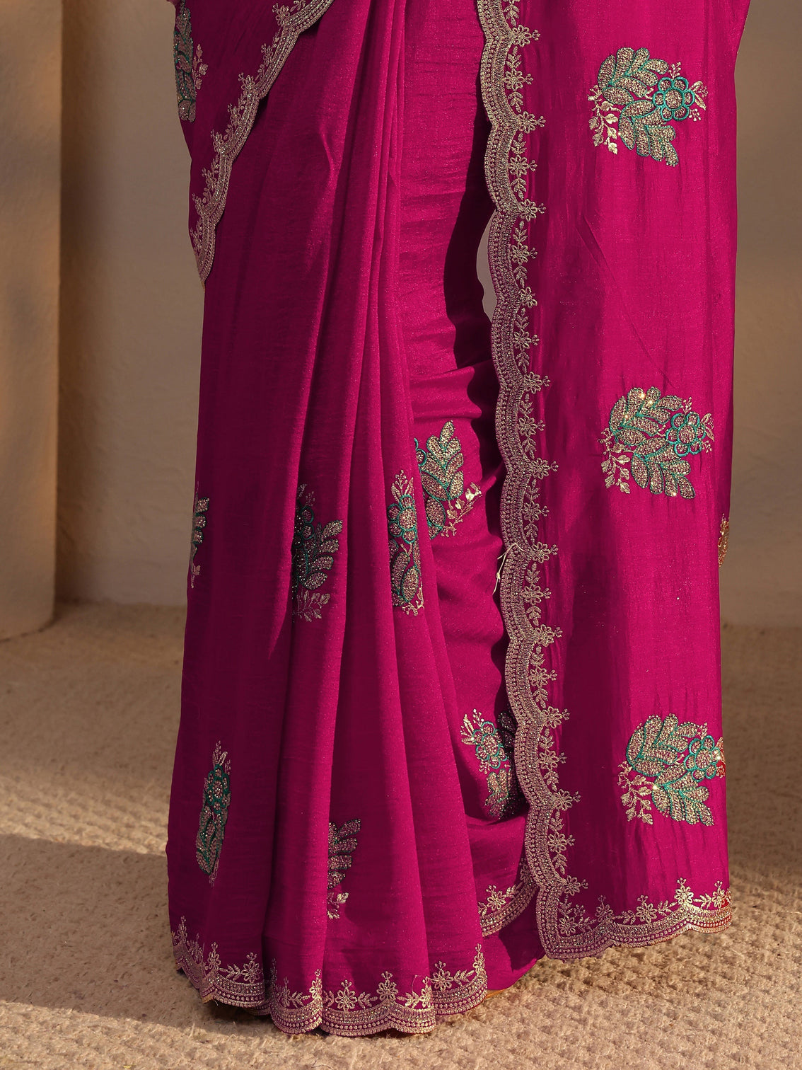 Mameraa Pink Floral Embroidered Silk Blend Saree With Unstitched Blouse Piece