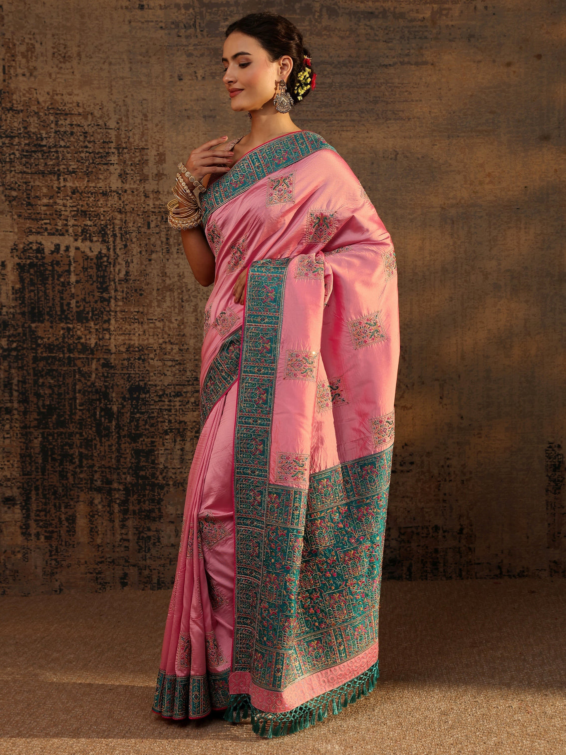 Mameraa Pink Ethnic Motifs Embroidered Silk Blend Saree With Unstitched Blouse Piece