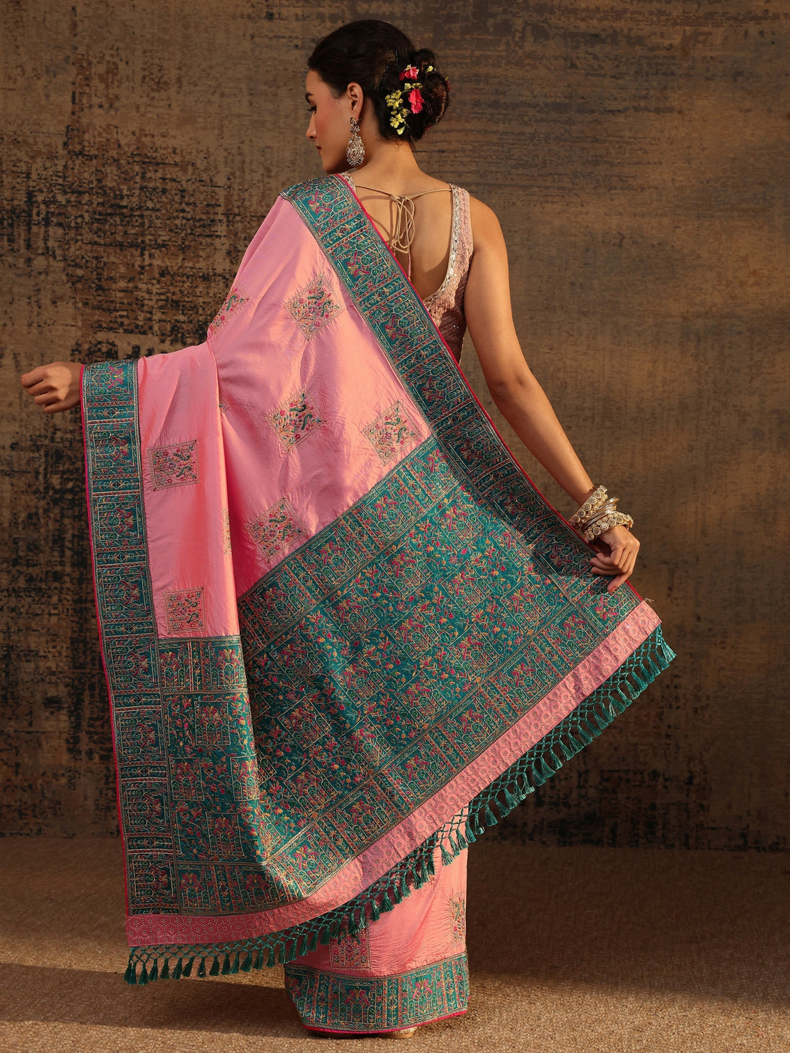 Mameraa Pink Ethnic Motifs Embroidered Silk Blend Saree With Unstitched Blouse Piece