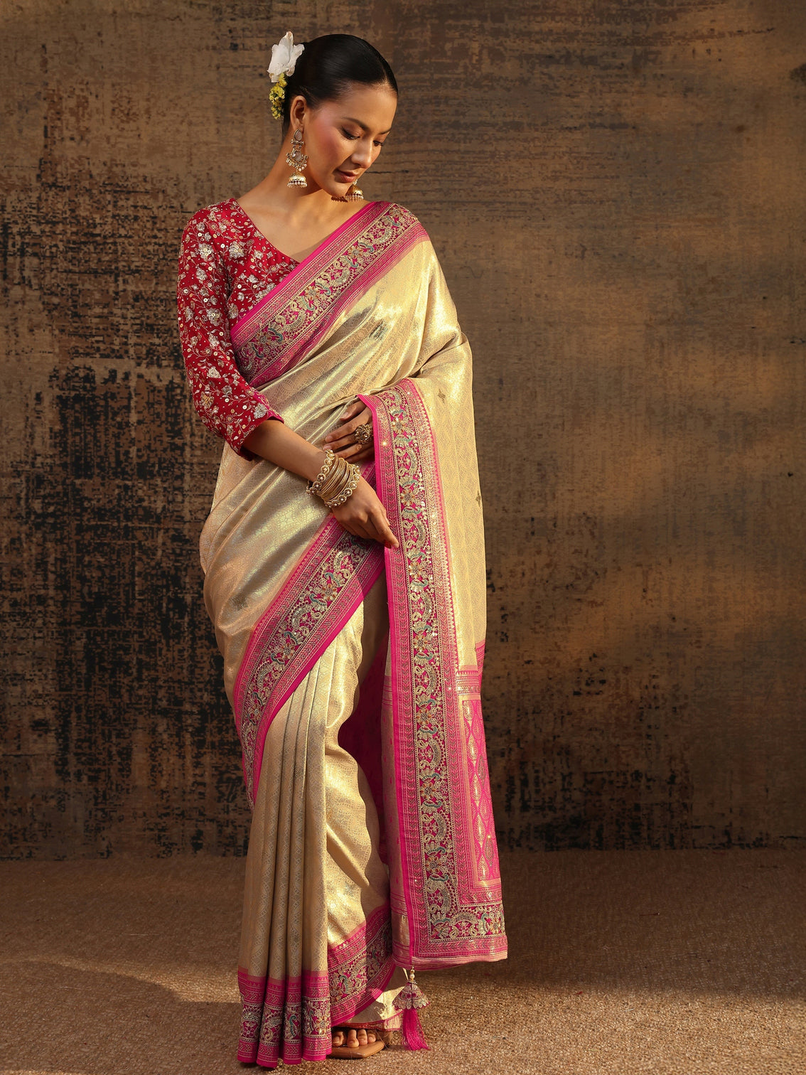 Mameraa Art Gold Ethnic Motifs Woven Design Silk Blend Saree With Unstitched Blouse Piece