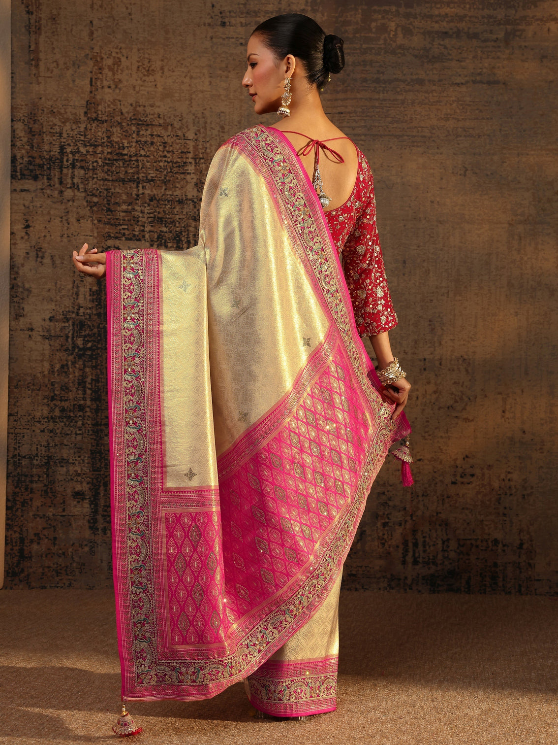 Mameraa Art Gold Ethnic Motifs Woven Design Silk Blend Saree With Unstitched Blouse Piece