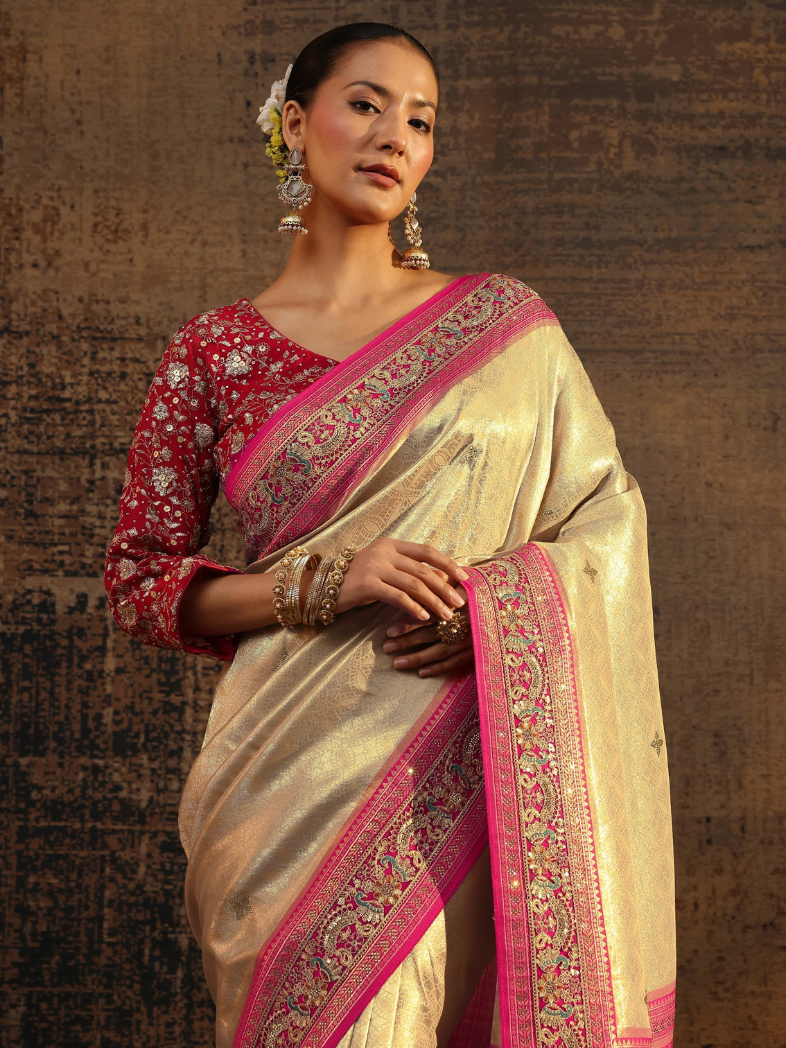 Mameraa Art Gold Ethnic Motifs Woven Design Silk Blend Saree With Unstitched Blouse Piece
