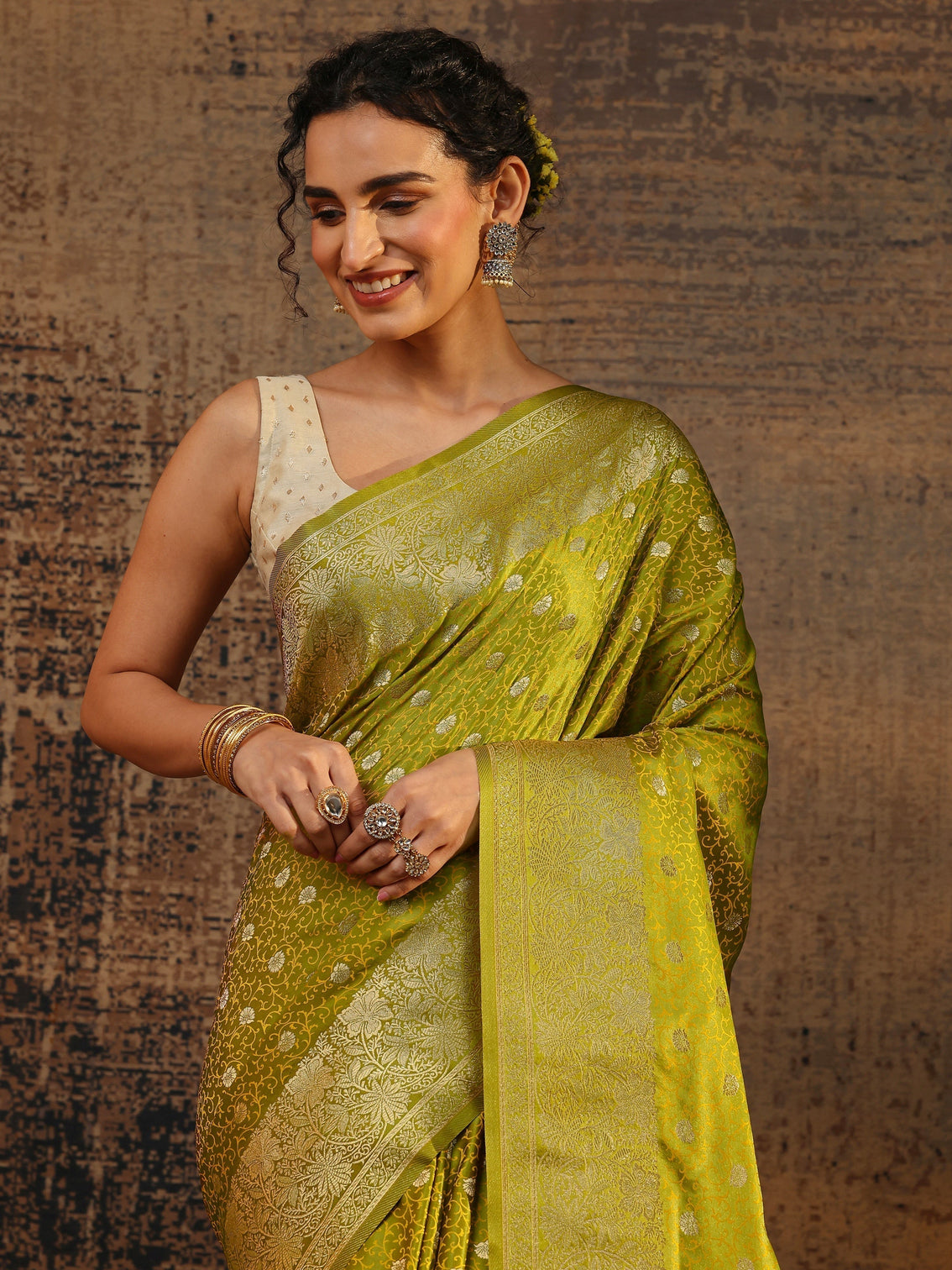 Mameraa Green Floral Woven Design Silk Blend Saree With Unstitched Blouse Piece