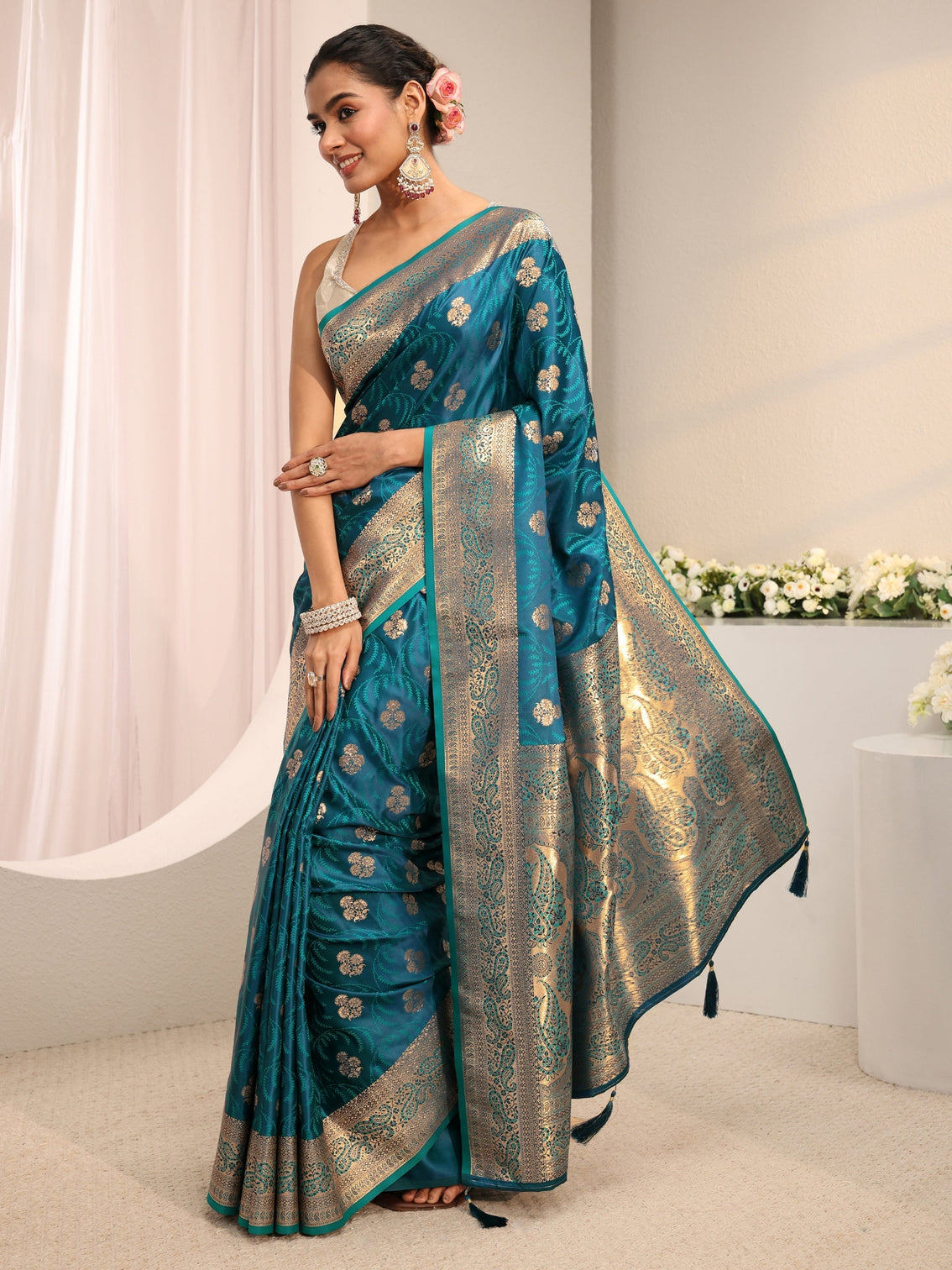 Mameraa Blue Ethnic Woven Design Silk Blend Saree With Unstitched Blouse Piece