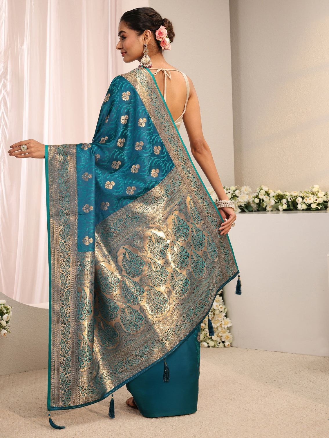 Mameraa Blue Ethnic Woven Design Silk Blend Saree With Unstitched Blouse Piece