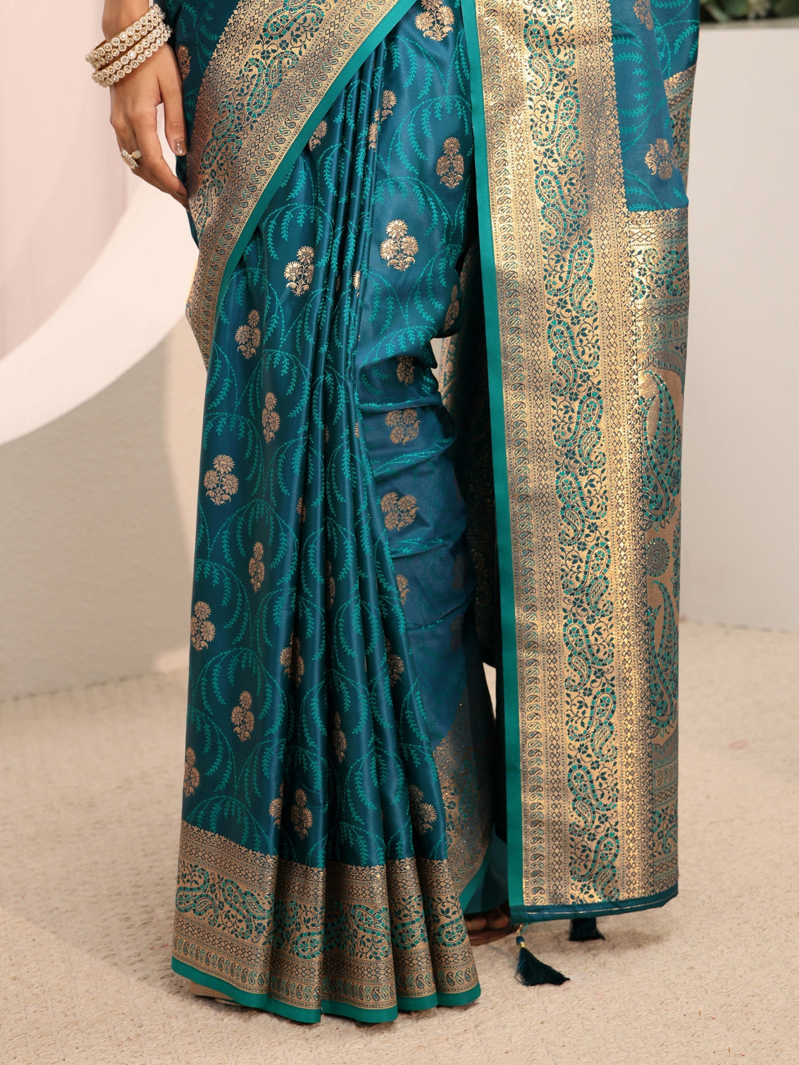 Mameraa Blue Ethnic Woven Design Silk Blend Saree With Unstitched Blouse Piece