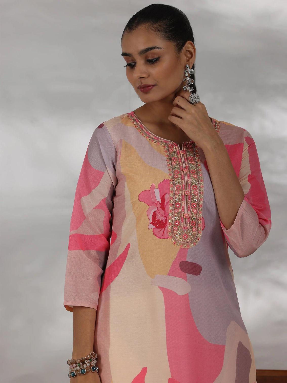Mameraa Cream Printed Straight Suit With Dupatta