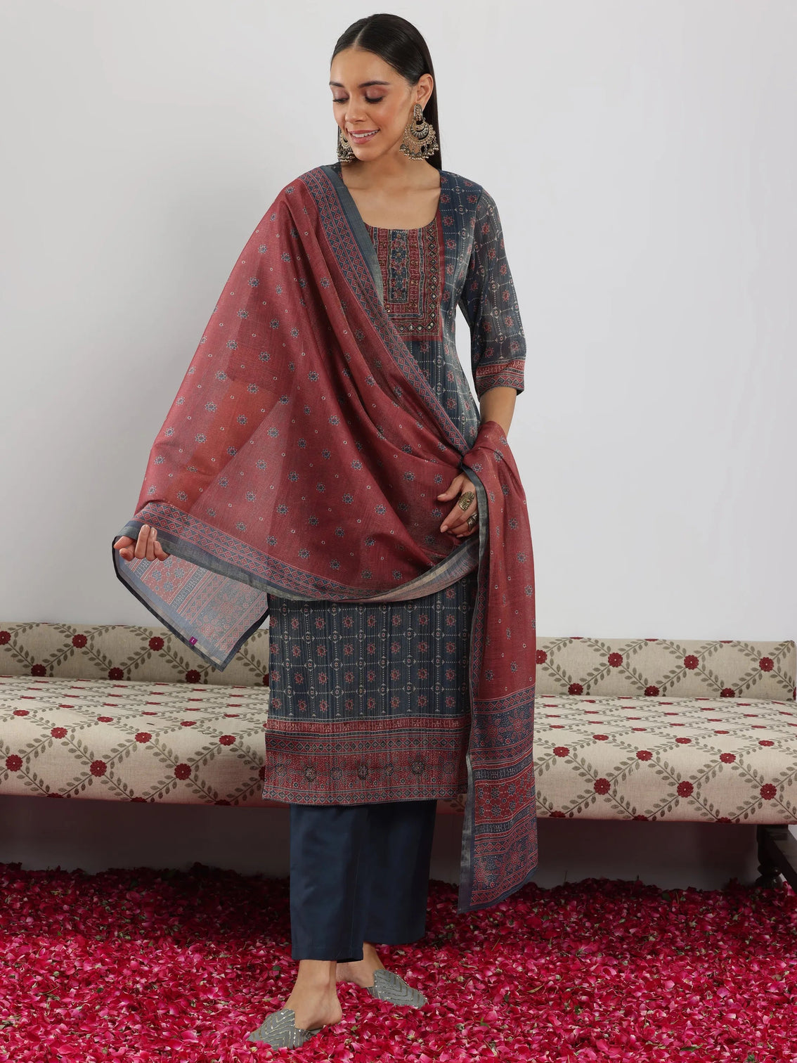 Mameraa Blue Printed Silk Blend Straight Suit With Dupatta