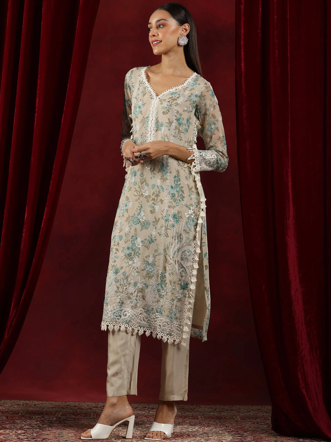 Mameraa Art Beige Printed Organza Straight Suit With Dupatta