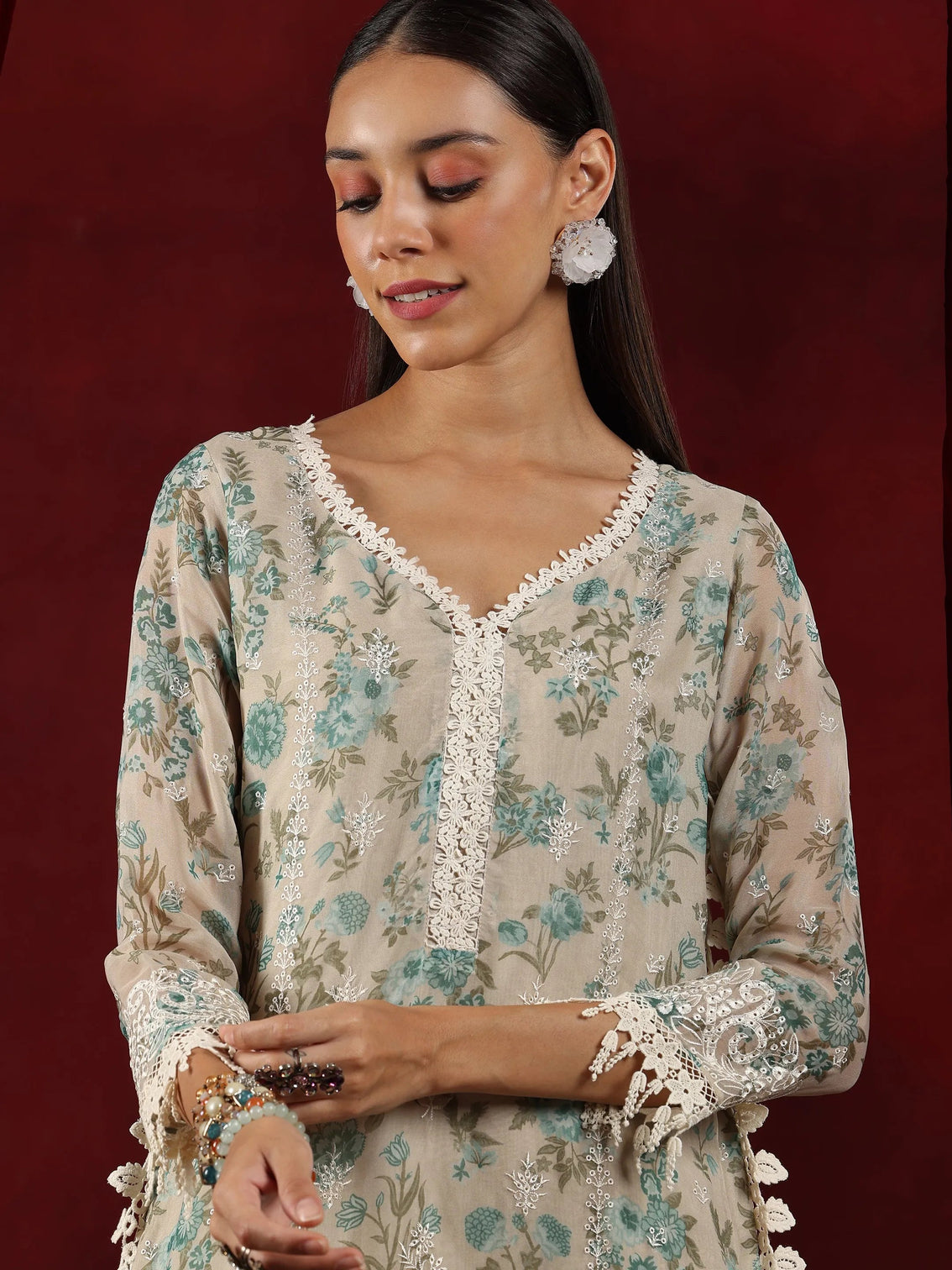 Mameraa Art Beige Printed Organza Straight Suit With Dupatta