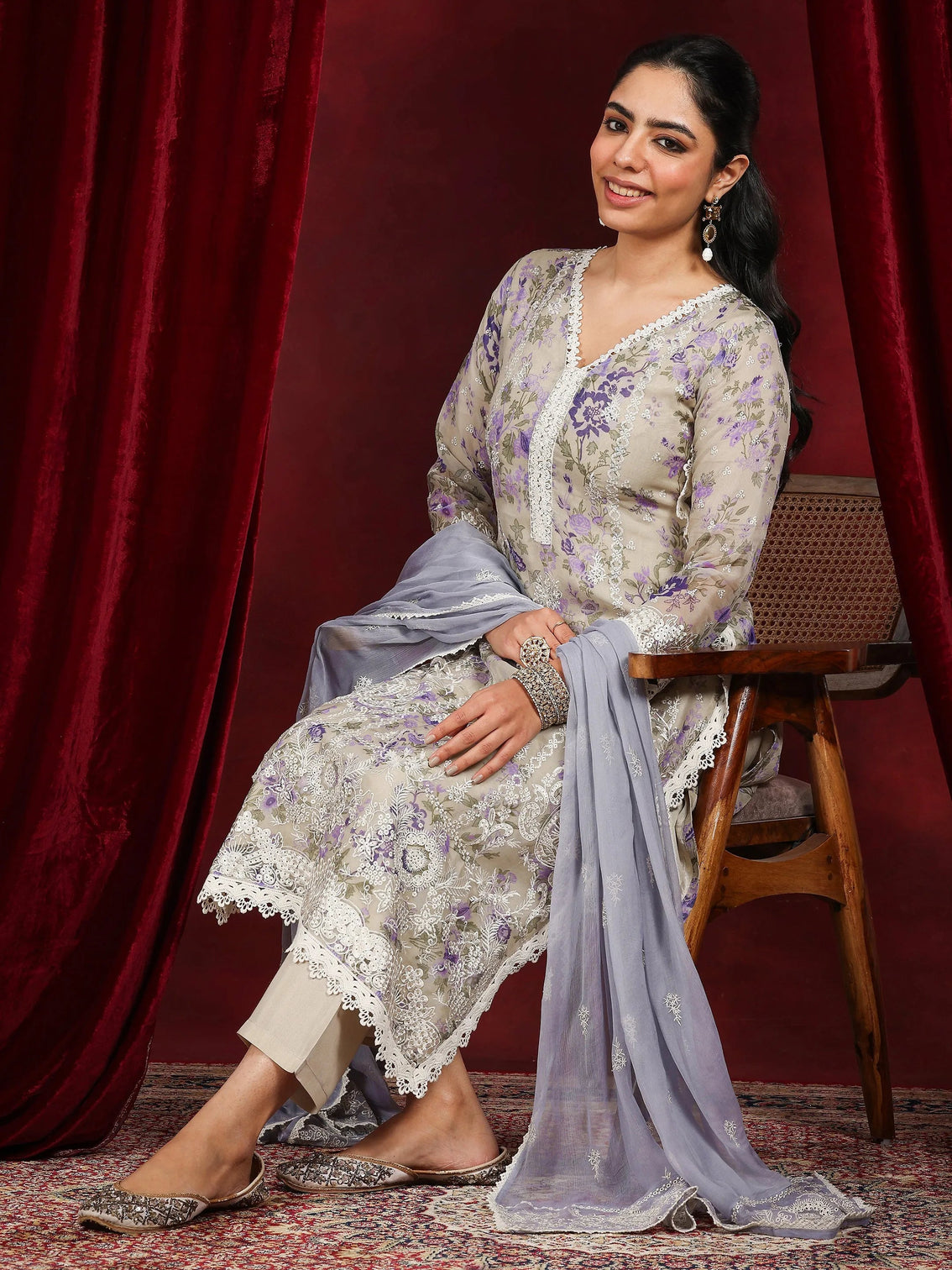 Mameraa Art Grey Printed Organza Straight Suit With Dupatta