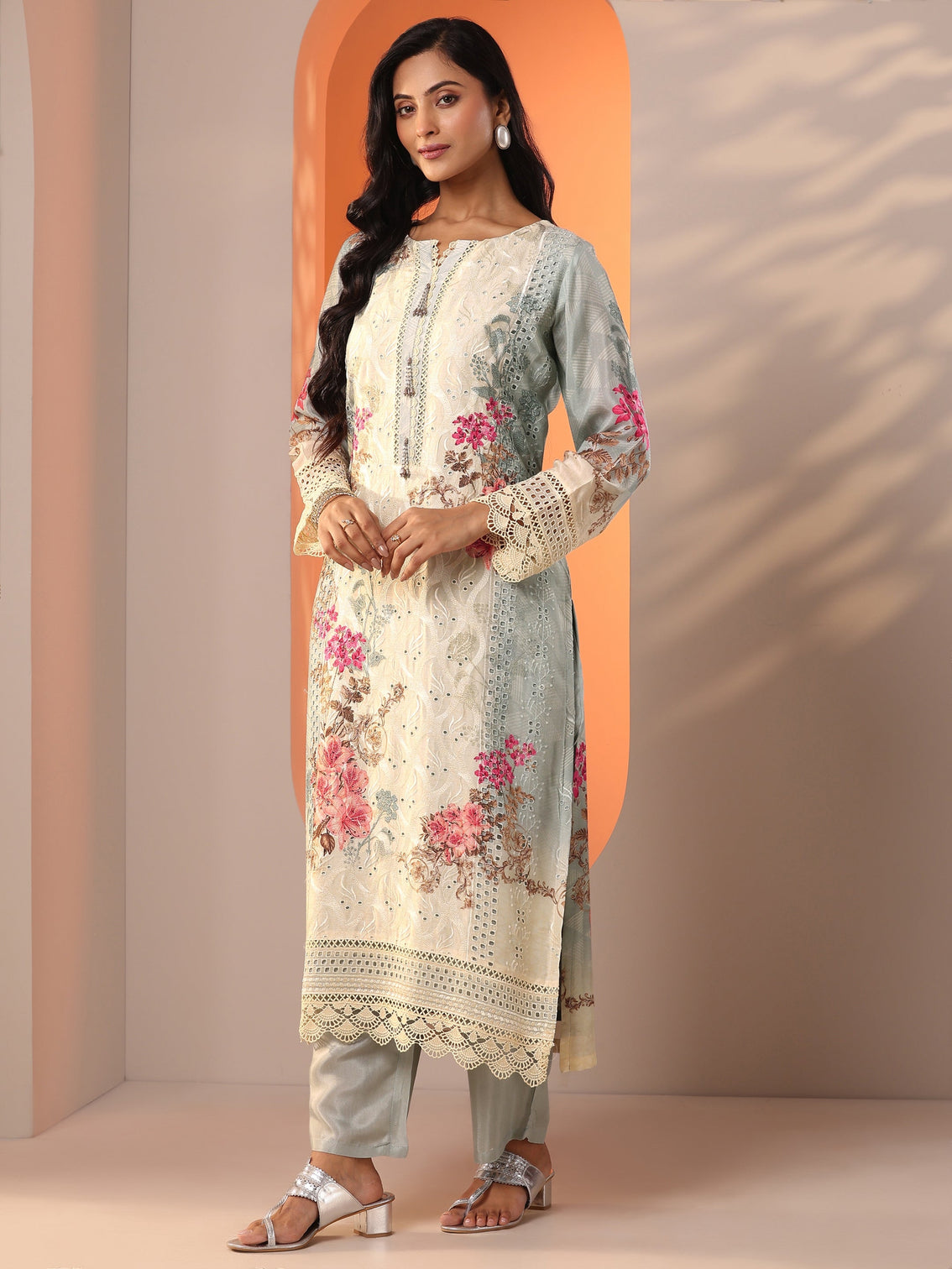 Mameraa Grey Embroidered Silk Blend Straight Suit Set With Dupatta