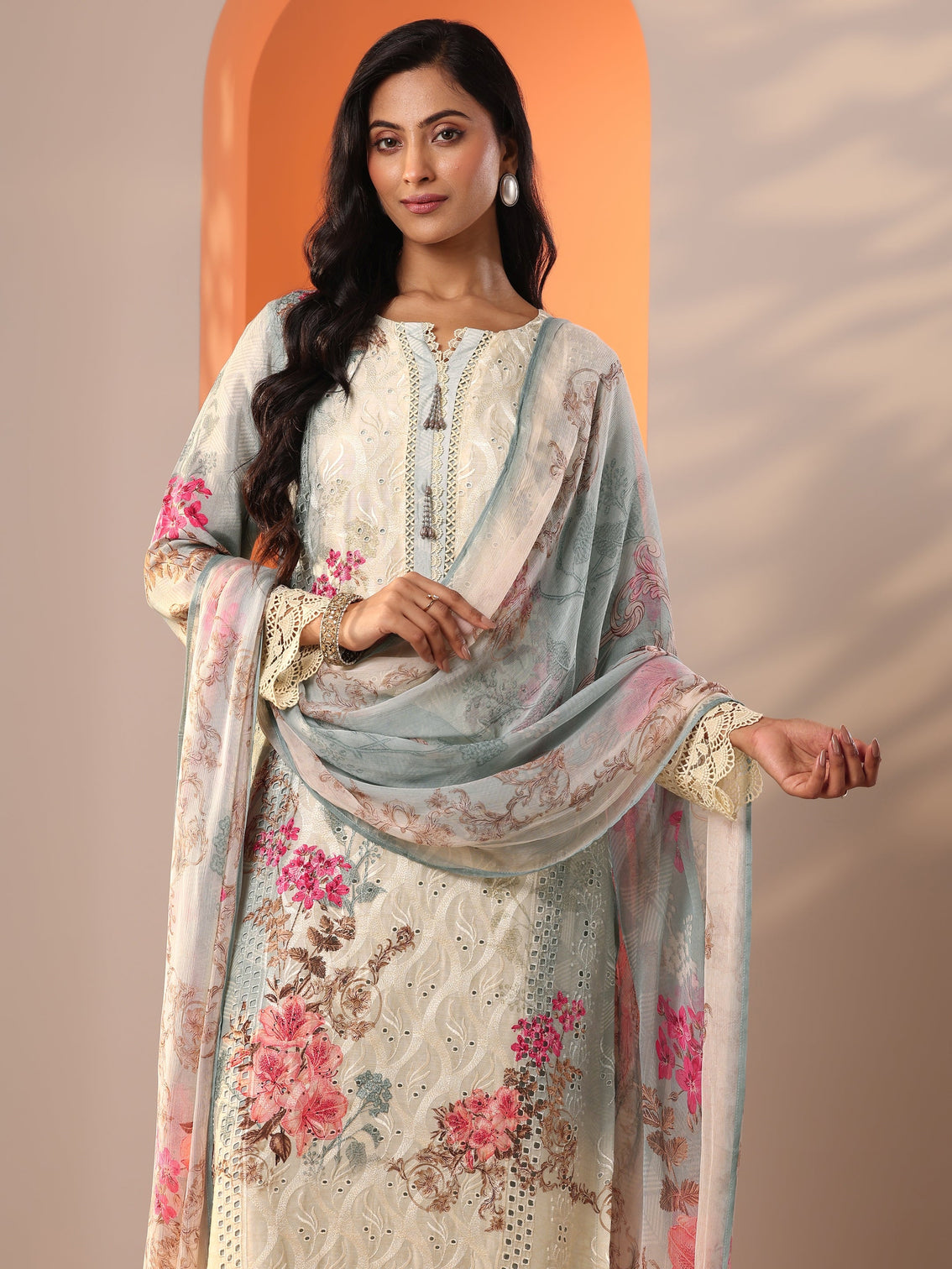Mameraa Grey Embroidered Silk Blend Straight Suit Set With Dupatta