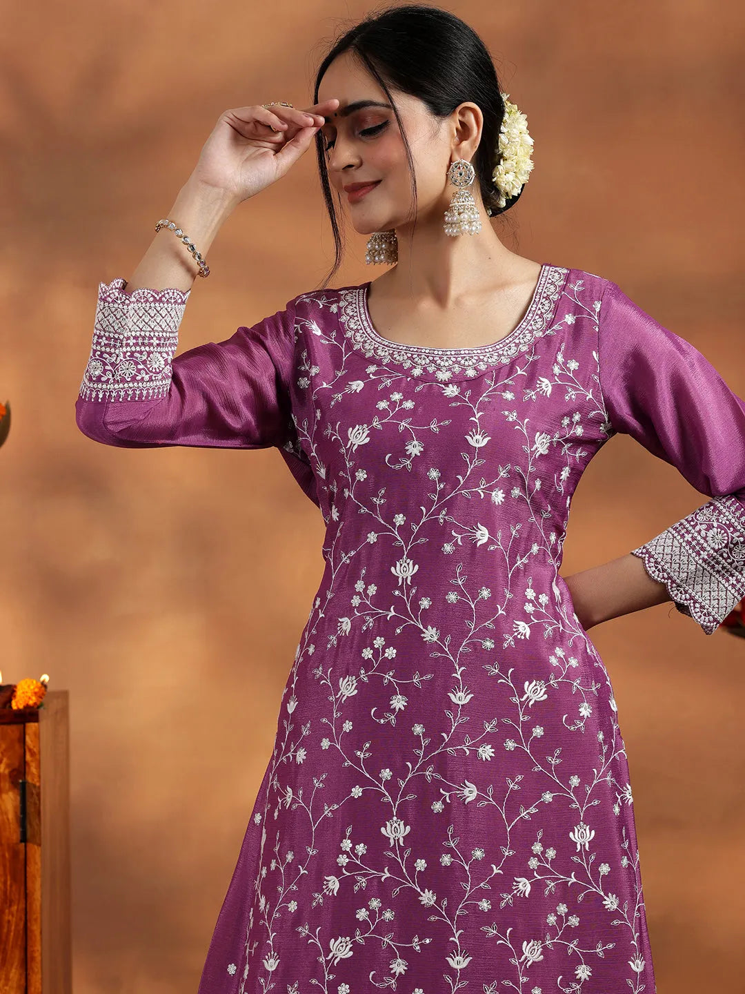 Mameraa Mauve Embroidered Silk Blend Straight Suit With Dupatta
