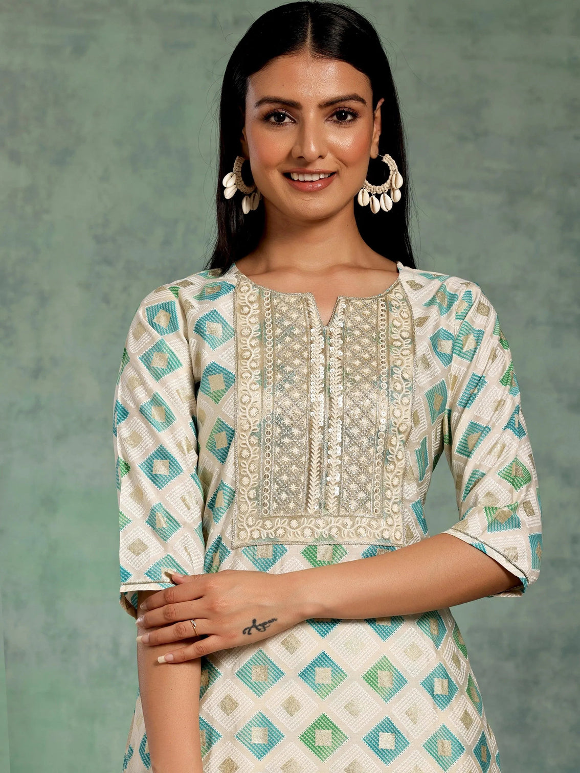 Mameraa Off White Printed Silk Blend Straight Suit With Dupatta
