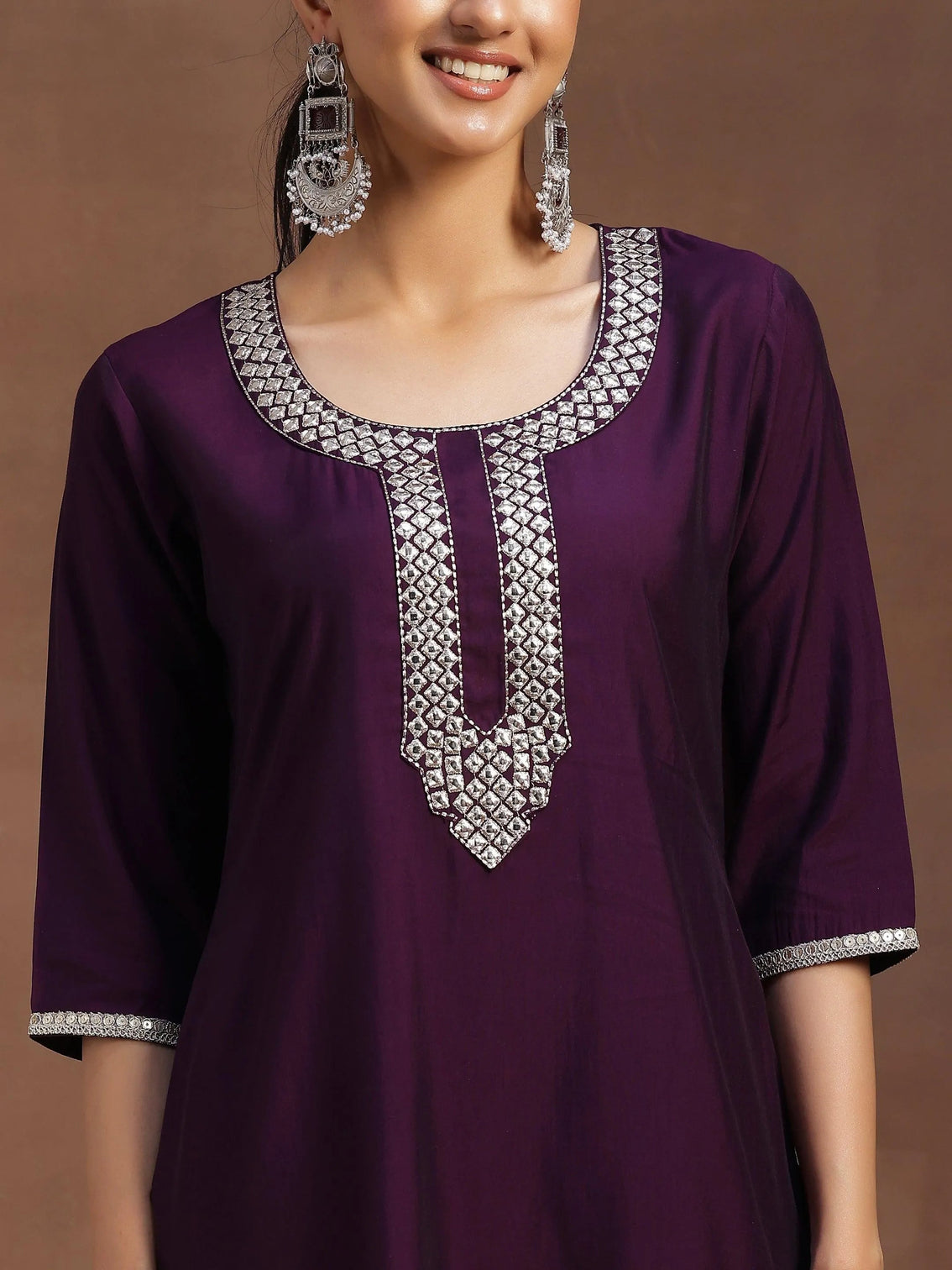Mameraa Purple Embroidered Silk Blend Straight Suit With Dupatta