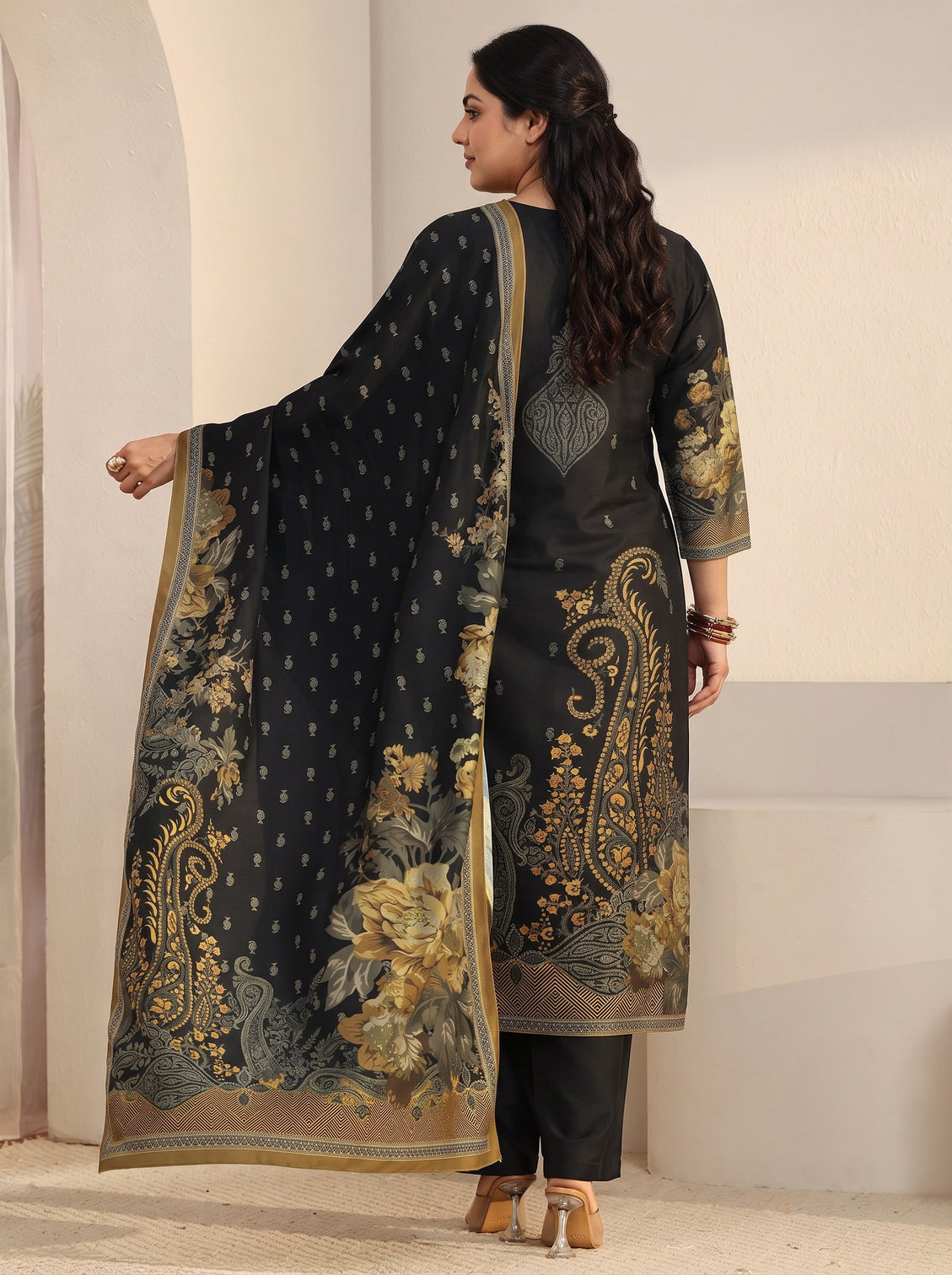 Plus Size Black Floral Printed Muslin Straight Suit Set
