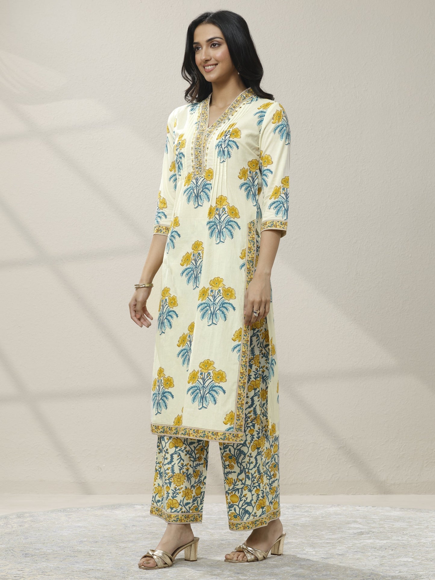 Libas Off white Printed Cotton Straight Suit Set With Dupatta