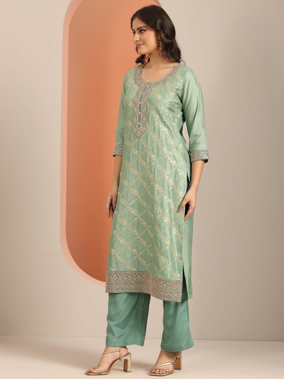 Mameraa Green Woven Design Silk Blend Straight Suit Set With Dupatta