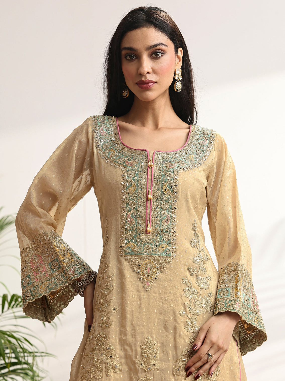 Mameraa Art Gold Embroidered Silk blend Suit Set With Dupatta