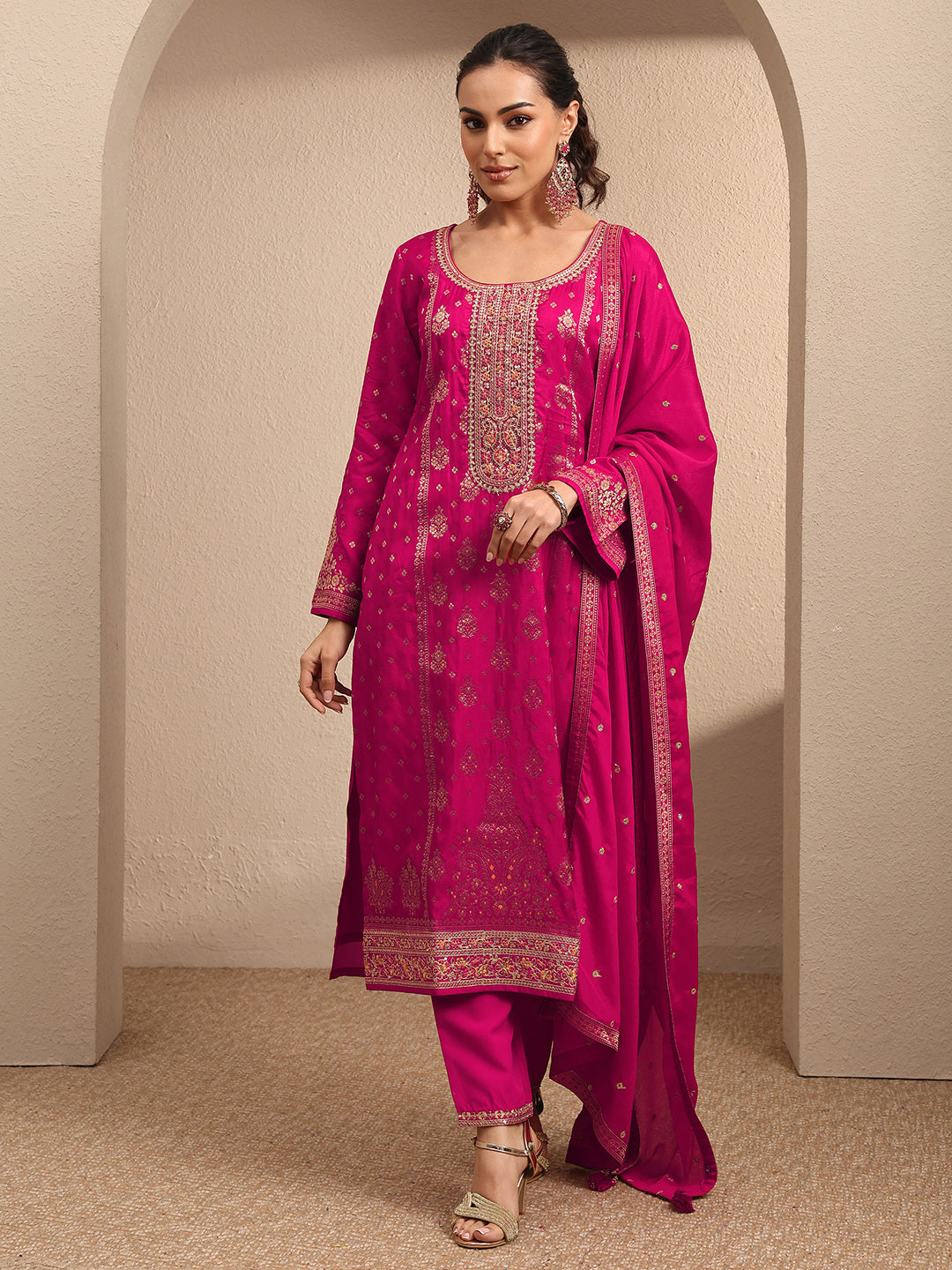Mameraa Pink Embroidered Silk Blend Straight Suit Set With Dupatta