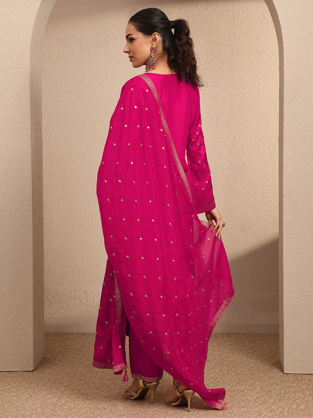 Mameraa Pink Embroidered Silk Blend Straight Suit Set With Dupatta