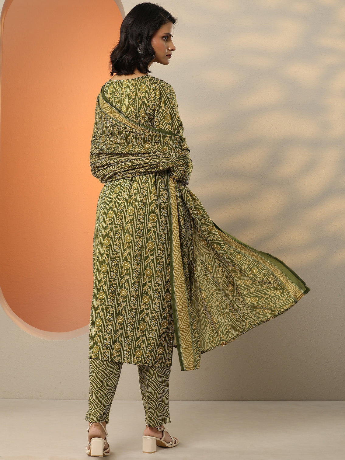 Mameraa Green Printed Cotton Blend  Straight Suit Set With Dupatta