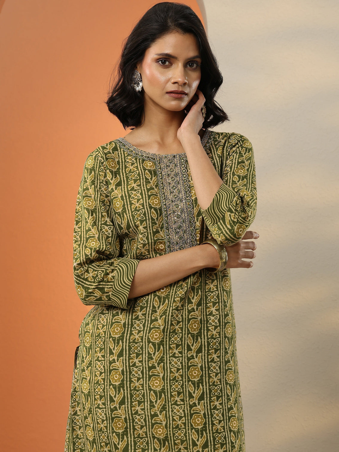 Mameraa Green Printed Cotton Blend  Straight Suit Set With Dupatta