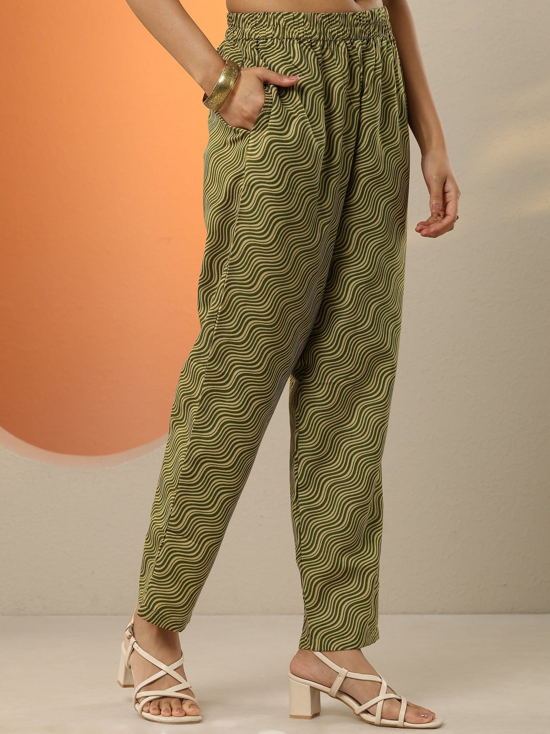 Mameraa Green Printed Cotton Blend  Straight Suit Set With Dupatta