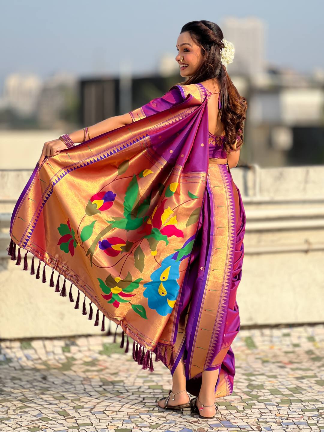 Special nauvari paithani soft silk saree witpurple weddingh zari woven polka motifs and peacock pallu