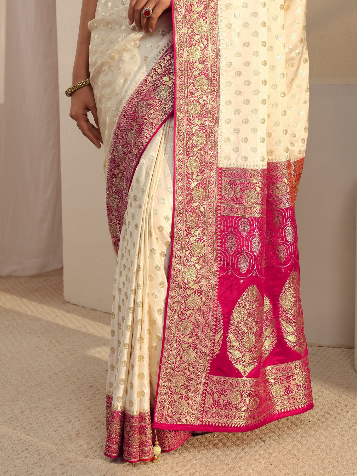 Mameraa Art Ivory Banarasi Satin Saree With Unstitched Blouse Piece
