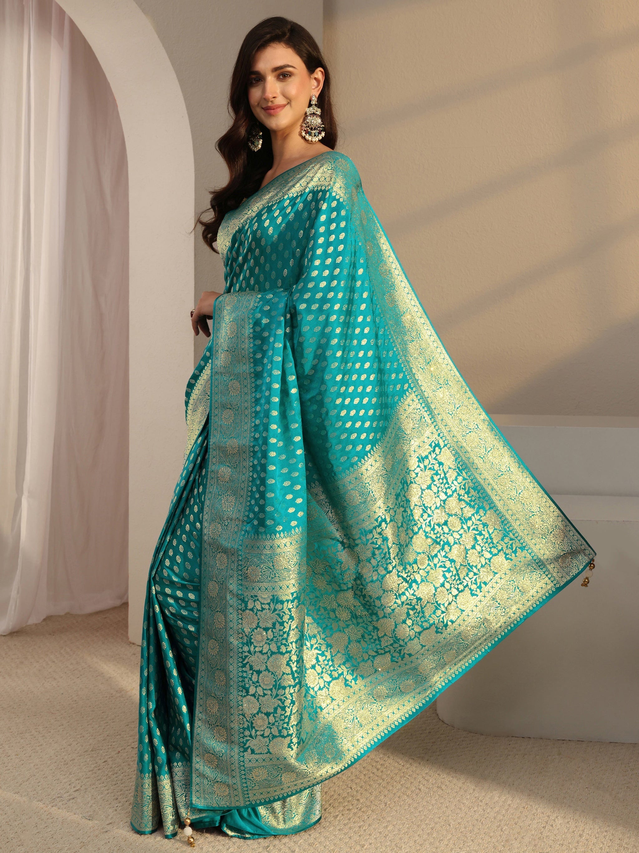 Libas Green Banarasi Silk Blend Saree With Unstitched Blouse Piece