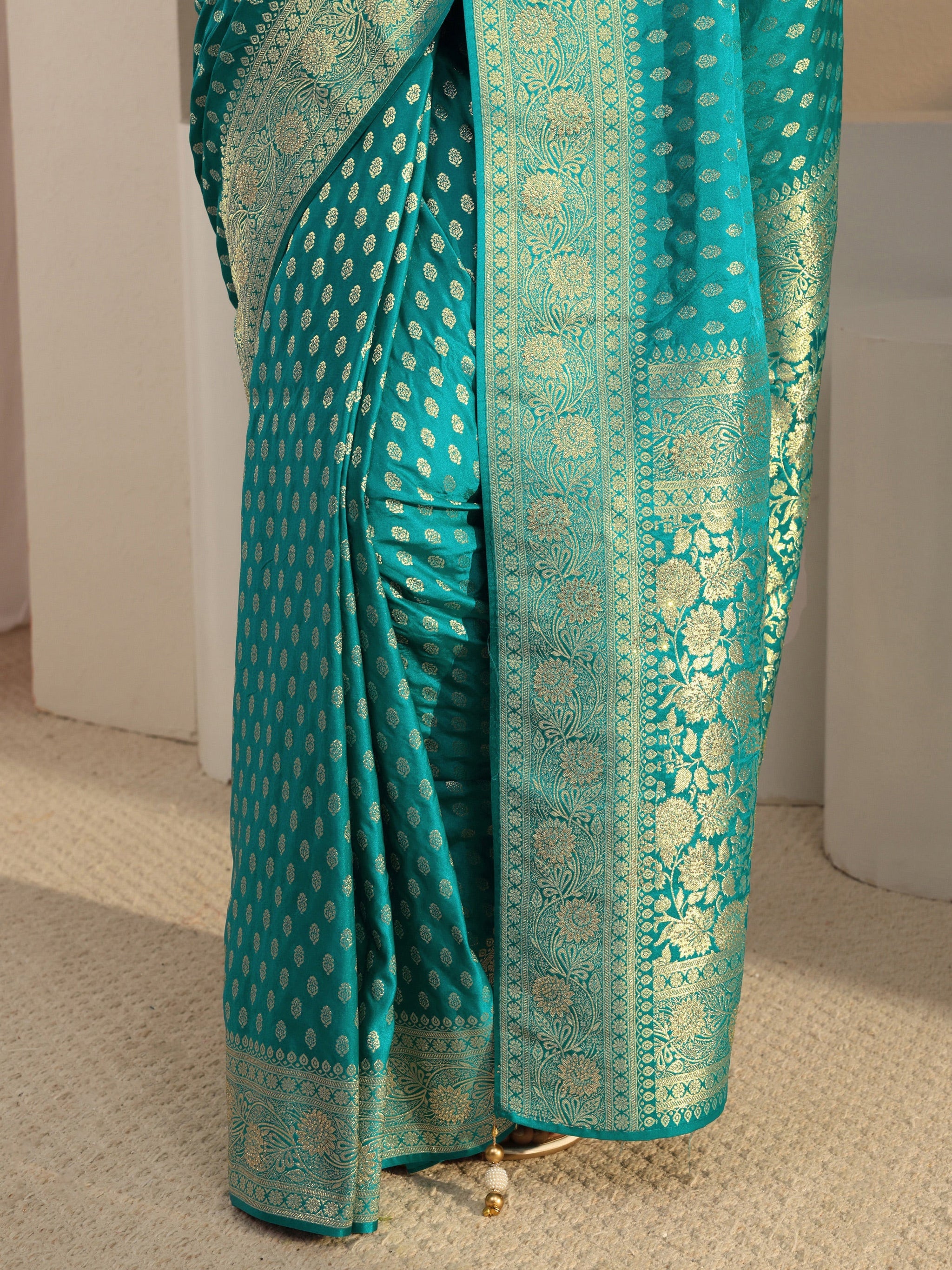 Libas Green Banarasi Silk Blend Saree With Unstitched Blouse Piece