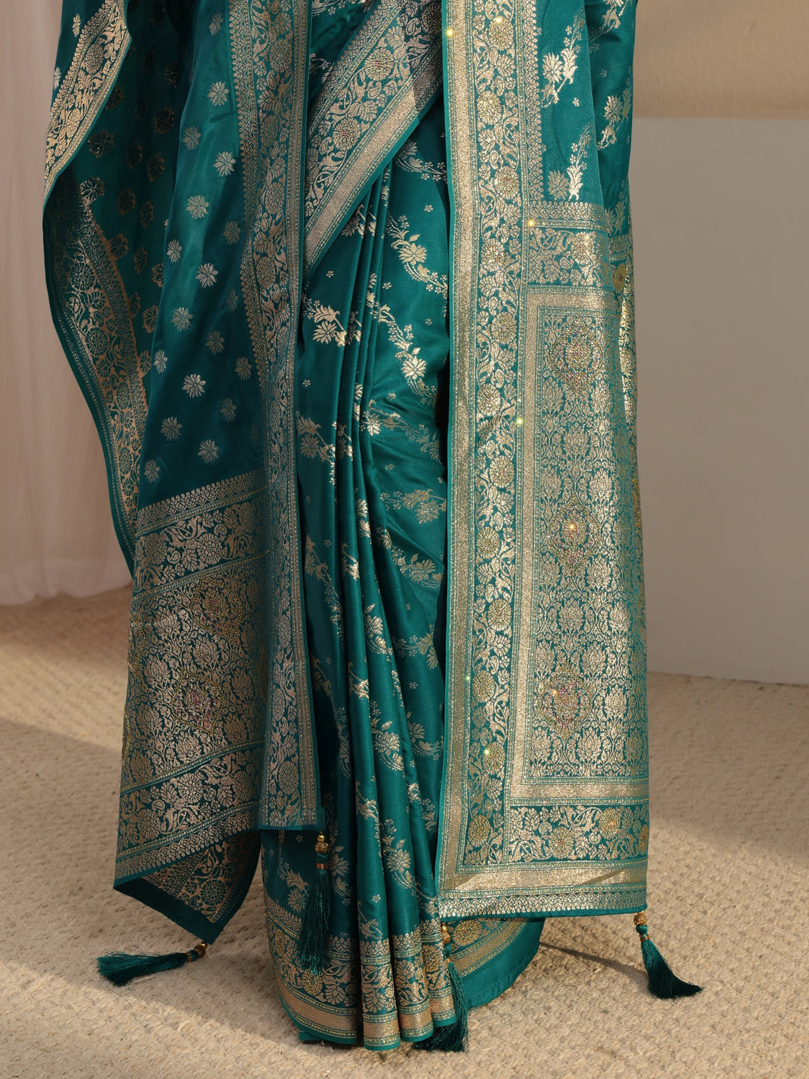 Mameraa Green Banarasi Satin Saree With Unstiched Blouse Piece And Dupatta