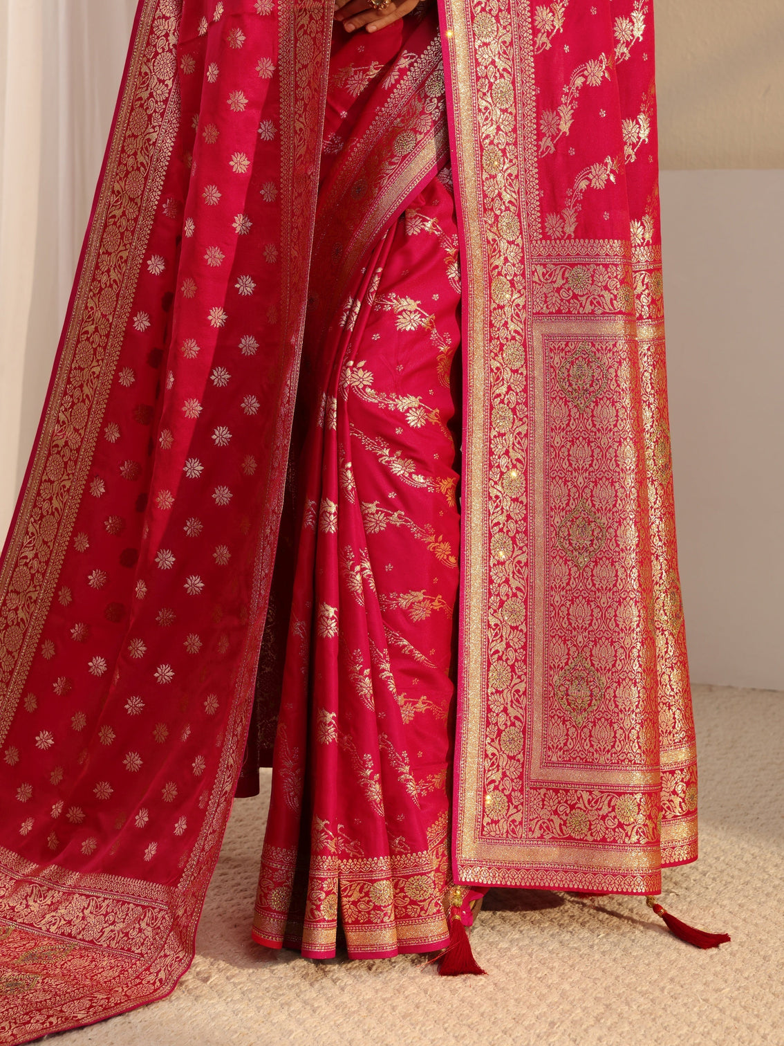 Mameraa Red Banarasi Satin Saree With Unstiched Blouse Piece And Dupatta