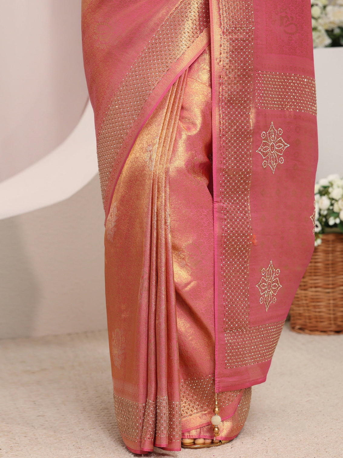 Mameraa Pink Ethnic Woven Design Silk Blend Saree With Unstitched Blouse Piece