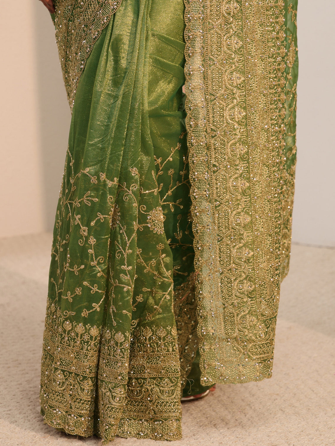 Mameraa Green Floral Embellished Net Saree With Unstitched Blouse Piece