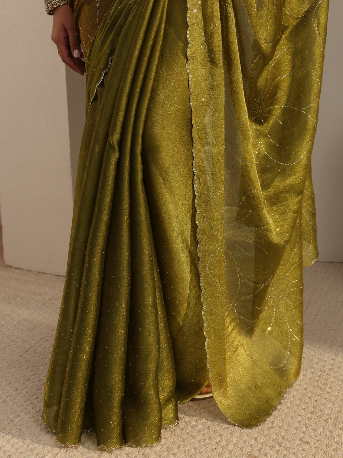 Mameraa Green Floral Embellished Tissue Saree With Unstitched Blouse Piece