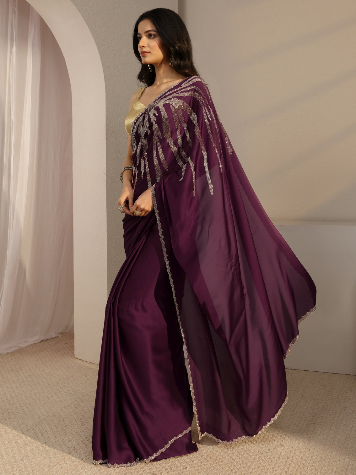 Mameraa Burgundy Silk Blend Saree With Unstiched Blouse Piece
