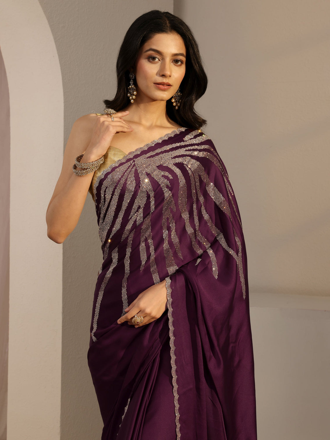 Mameraa Burgundy Silk Blend Saree With Unstiched Blouse Piece