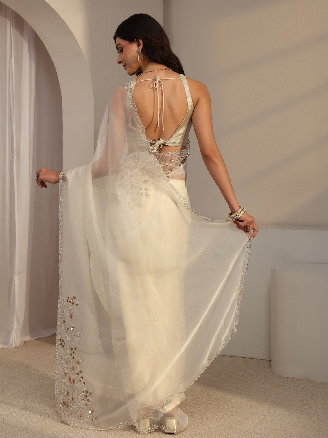 Mameraa White Embellished Organza Saree With Unstitched Blouse Piece