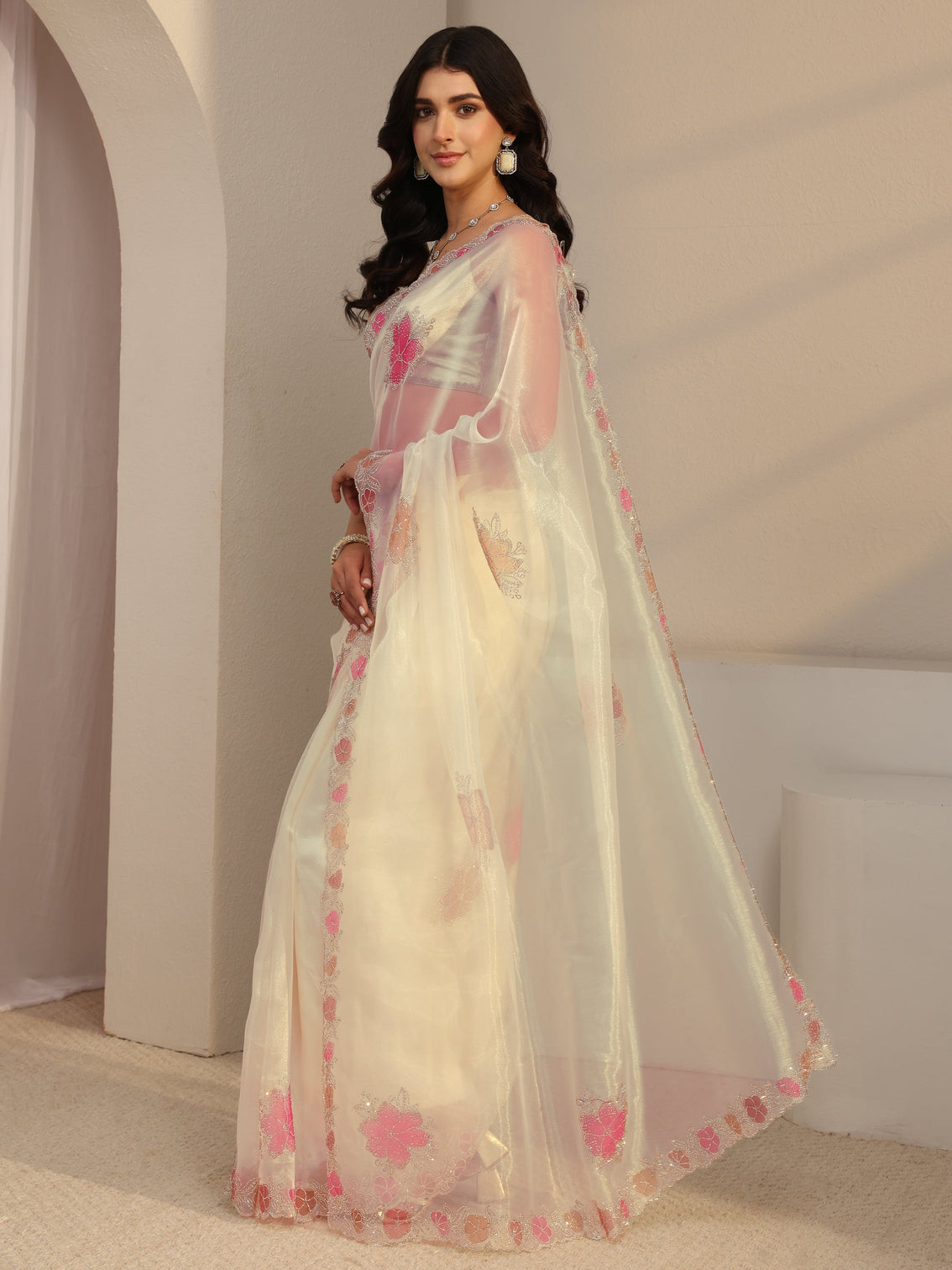 Mameraa Ivory Floral Embellished Organza Sareewith Unstitched Blouse Piece
