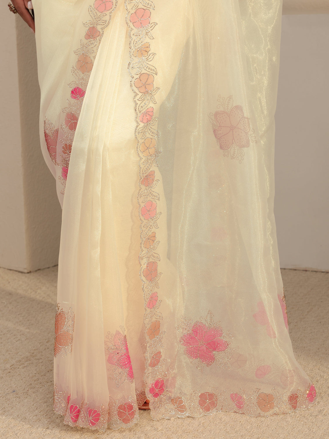 Mameraa Ivory Floral Embellished Organza Sareewith Unstitched Blouse Piece